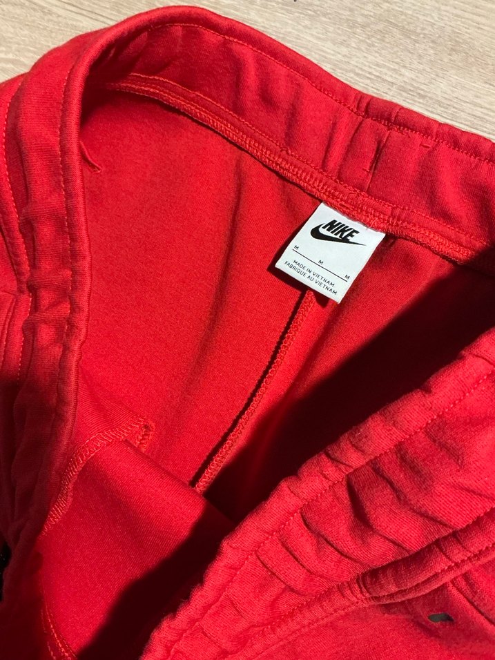 Kırmızı eski sezon nike tech fleece - Görsel 4