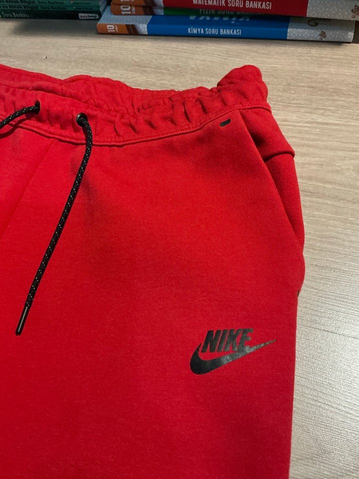 Kırmızı eski sezon nike tech fleece - Görsel 3