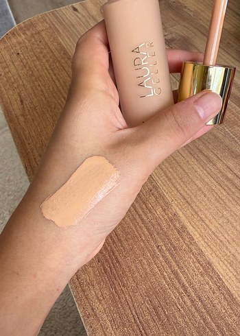 Laura Geller Açık Bej Fondöten - Görsel 4