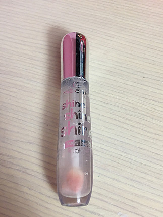 Essence Dudak parlatıcı