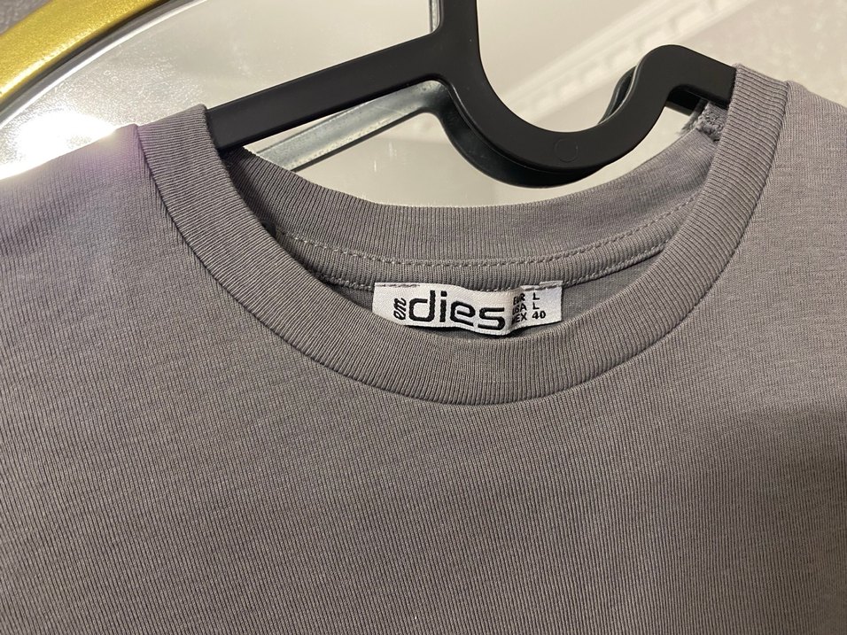 Gri ve Beyaz Kadın Kısa Kollu Crop - Görsel 3