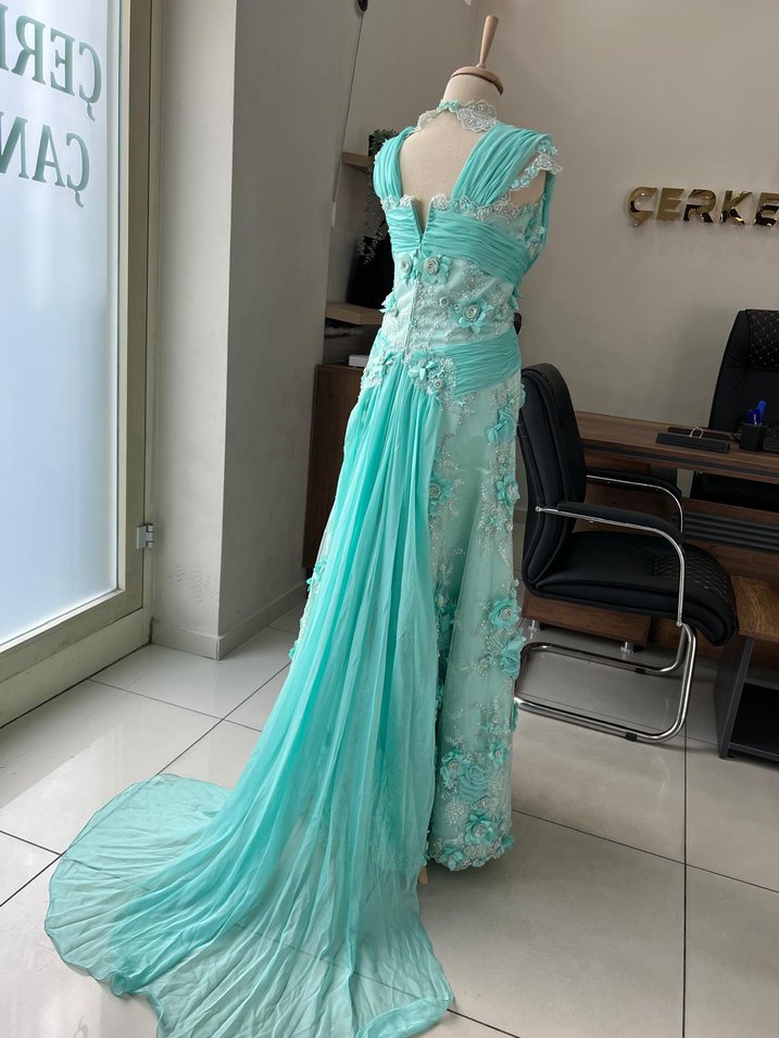 Bebe Mavisi Nakışlı Uzun Abiye Elbise - Görsel 2