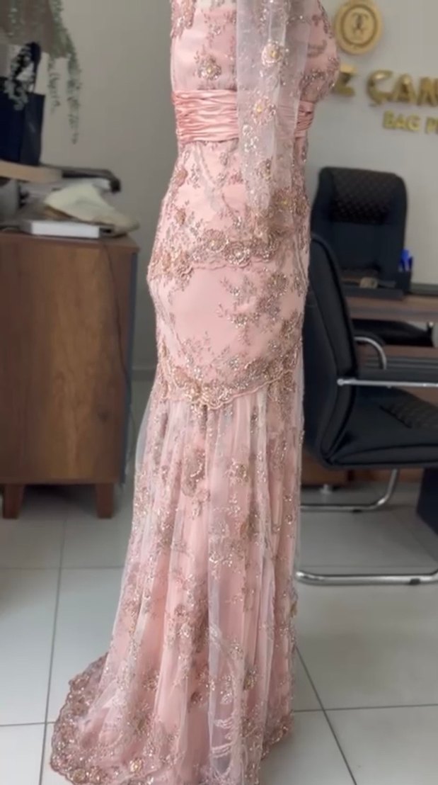 Klasik Dantel İşlemeli Uzun Abiye Elbise - Görsel 3