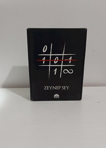 Beden Renk Zeynep Sey - Kimse Gerçek Değil Roman