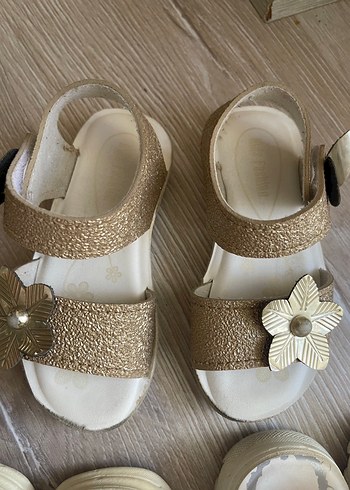 Kız Çocuk Nakışlı Tokalı Terlikler - Görsel 4