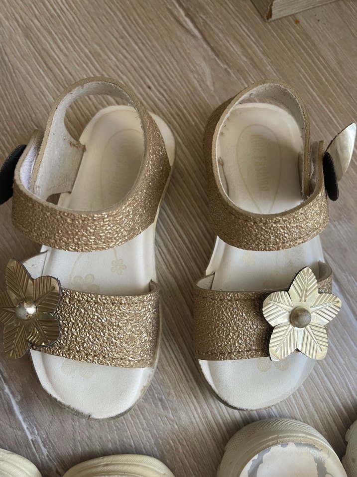 Kız Çocuk Nakışlı Tokalı Terlikler - Görsel 4