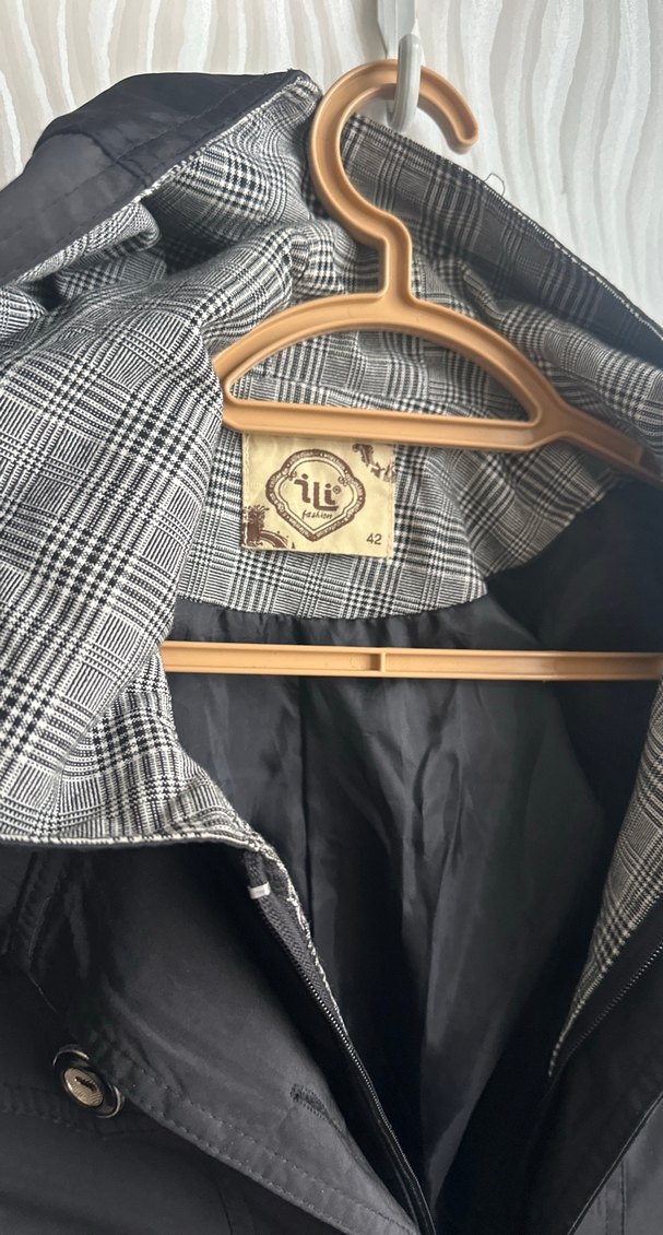 Siyah Kuşaklı Midi Yağmurluk sapkalı - Görsel 2