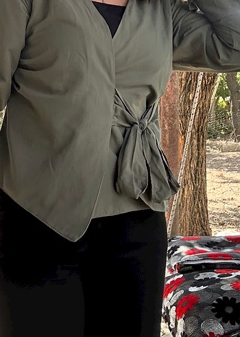 Diğer Bej Kemerli V Yaka Kadın Gömlek