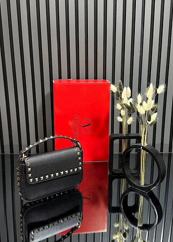 Beden Valentino el çantası