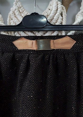 Kemer Detaylı Kahverengi Mini Yün Etek - Görsel 3