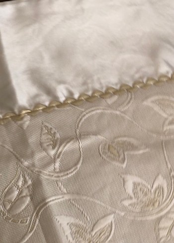 İşlemeli Beyaz Parlak Yatak Örtüsü - Görsel 6