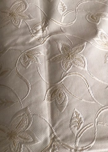 İşlemeli Beyaz Parlak Yatak Örtüsü - Görsel 4