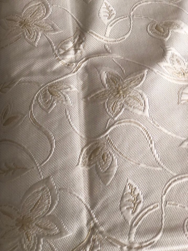 İşlemeli Beyaz Parlak Yatak Örtüsü - Görsel 4