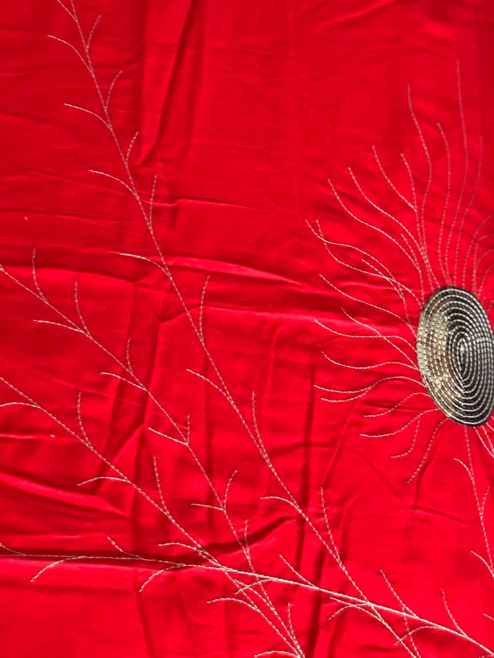 Kırmızı İşlemeli Parlak Yatak Örtüsü - Görsel 5