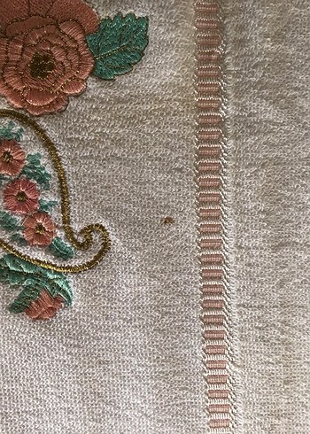 Nakışlı Pastel Beyaz Havlu - Görsel 3