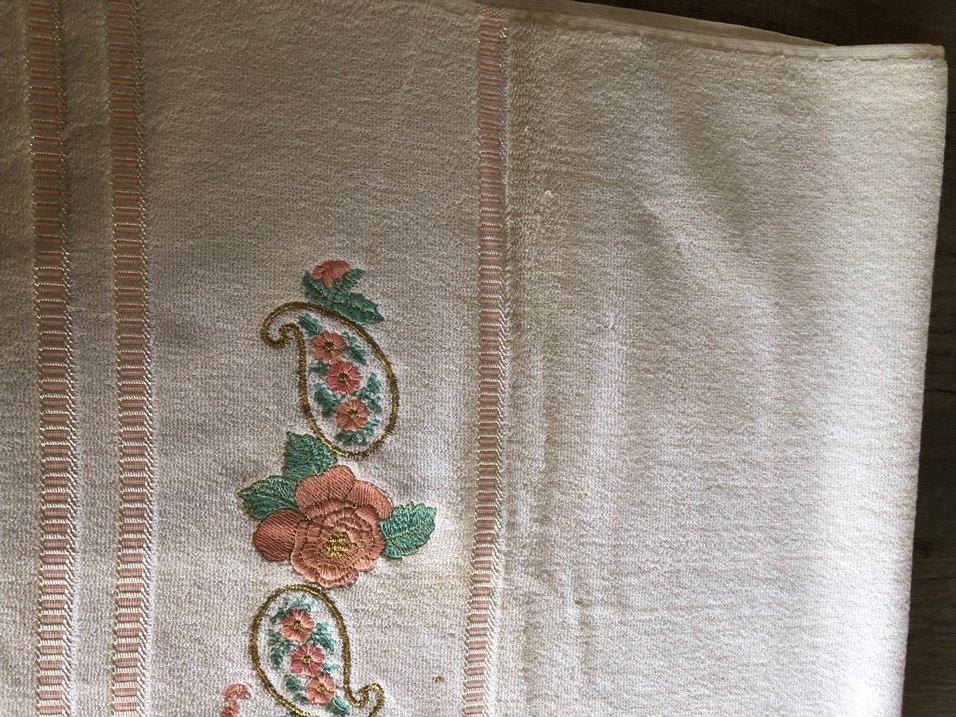 Nakışlı Pastel Beyaz Havlu - Görsel 2