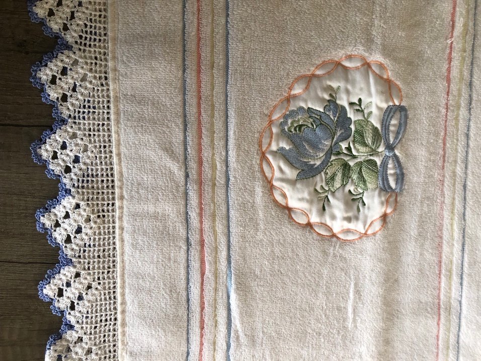 Nakışlı Bohem Tarzı Pastel Renkli Beyaz Havlu - Görsel 3