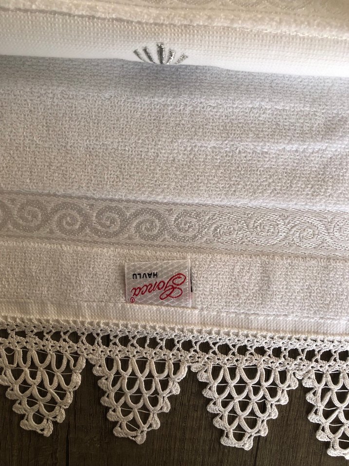 Gri Nakışlı Beyaz Havlu - Görsel 3