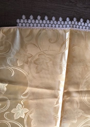 4 PARÇA
İşlemeli Beyaz Parlak Masa Örtüsü - Görsel 10