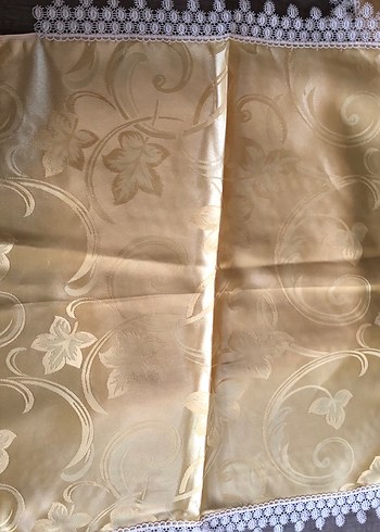 4 PARÇA
İşlemeli Beyaz Parlak Masa Örtüsü - Görsel 9