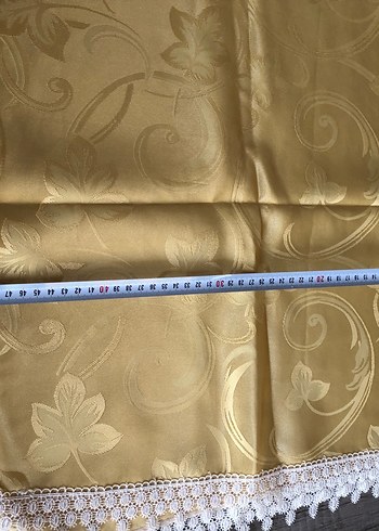 4 PARÇA
İşlemeli Beyaz Parlak Masa Örtüsü - Görsel 4