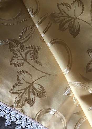 4 PARÇA
İşlemeli Beyaz Parlak Masa Örtüsü - Görsel 3