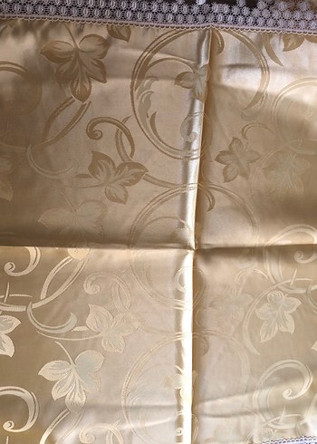 4 PARÇA
İşlemeli Beyaz Parlak Masa Örtüsü - Görsel 6