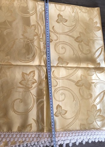 4 PARÇA
İşlemeli Beyaz Parlak Masa Örtüsü - Görsel 5