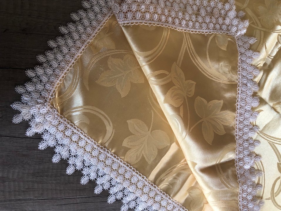 4 PARÇA
İşlemeli Beyaz Parlak Masa Örtüsü - Görsel 2