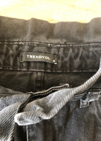 Trendyol & Milla TRENDYOL Siyah Belden Kemerli Kadın Denim Şort