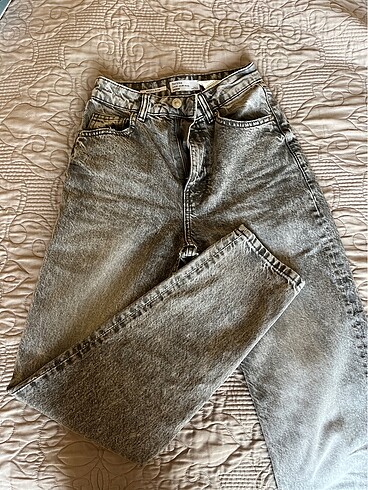 32 Beden bershka mom jean