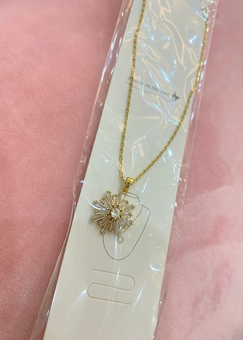 Altın Renkli Çiçek Detaylı Midi Kolye - Görsel 3