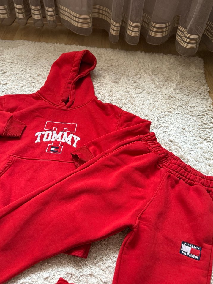Tommy Kırmızı Kapüşonlu ve Fermuarlı Eşofman Takımı - Görsel 2