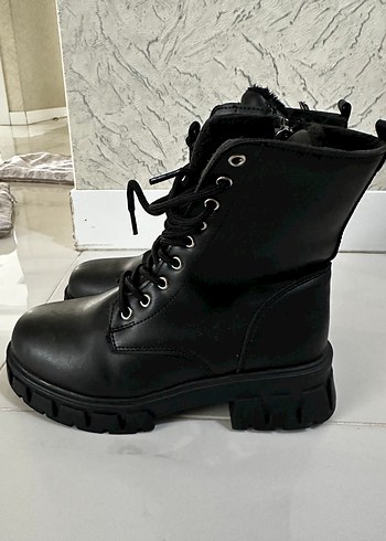 Siyah Deri Bağcıklı Platform Topuklu Goth Bot