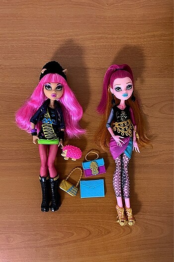 ÖZEL İLAN Monster High Howleen ve Gigi