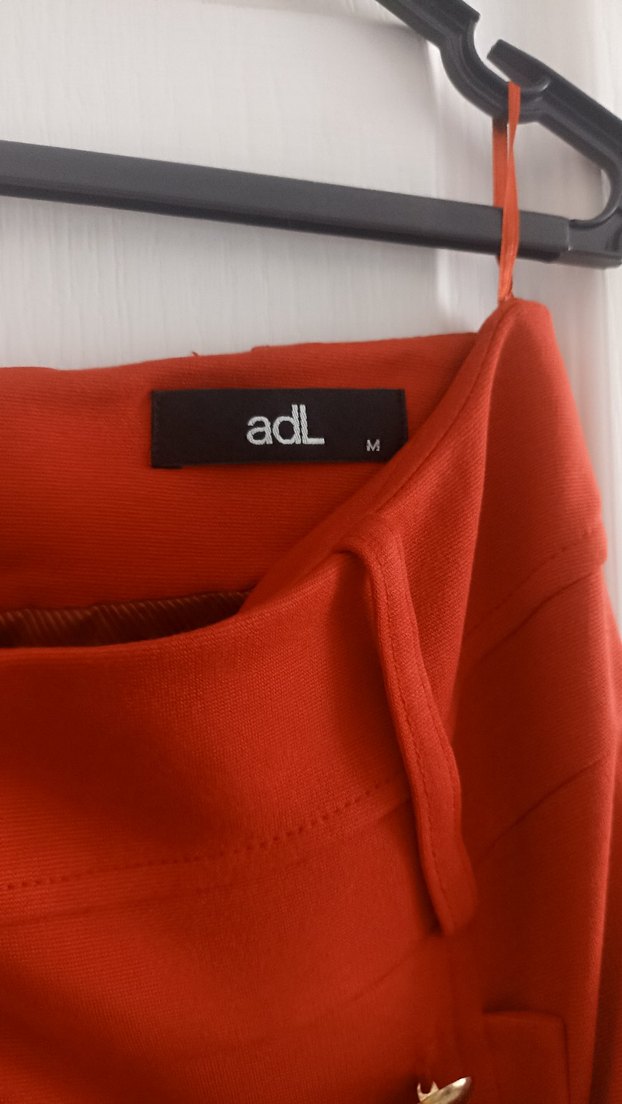 Düğmeli Kırmızı Mini Kalem Etek adil ışık marka - Görsel 3