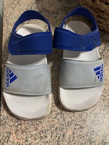 Adidas sandalet