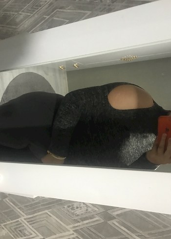 Koyu gri omuz-kol detaylı bluz - Görsel 3