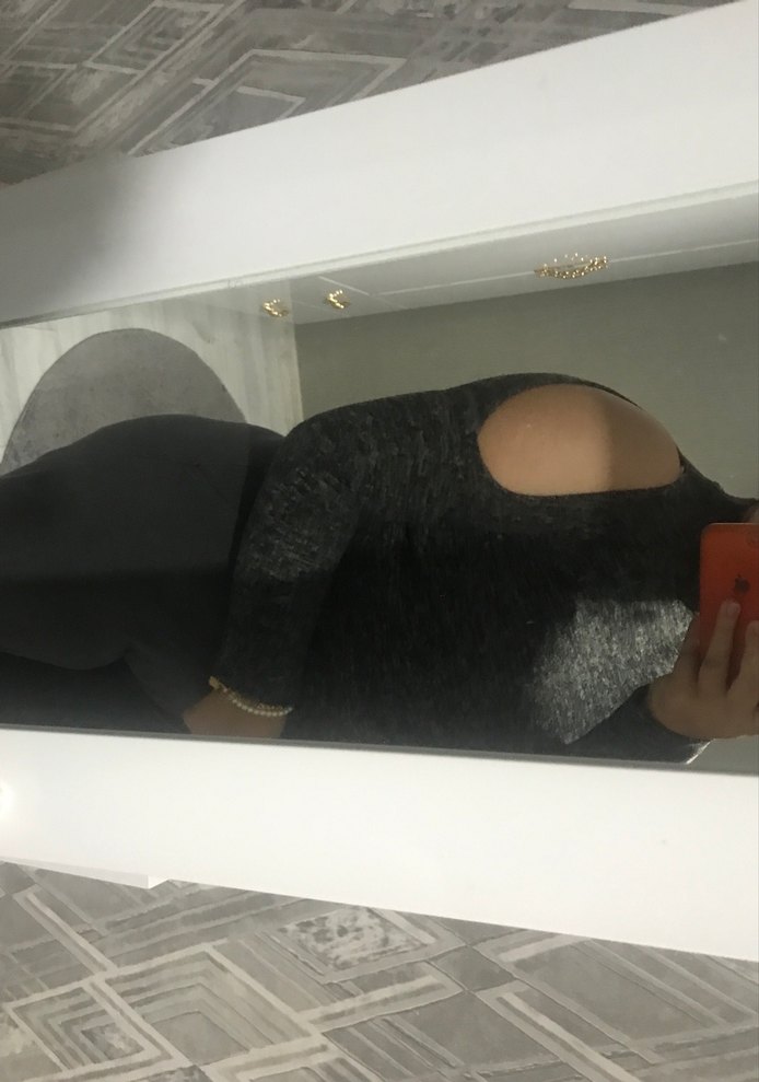 Koyu gri omuz-kol detaylı bluz - Görsel 3