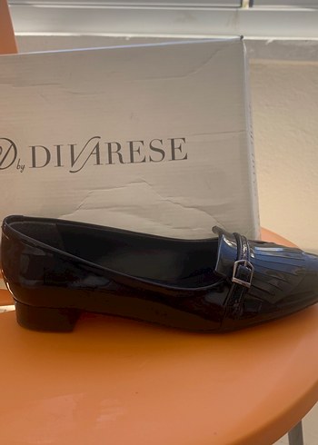 Divarese Tokalı Siyah Rugan Topuklu Kadın Babet