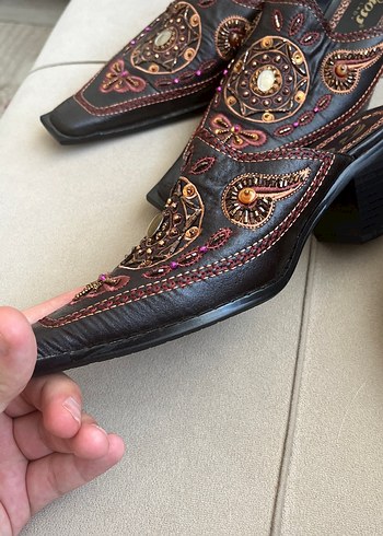 Boncuk İşlemeli Kahverengi Deri Kadın Dolgu Topuk Terlik - Görsel 2