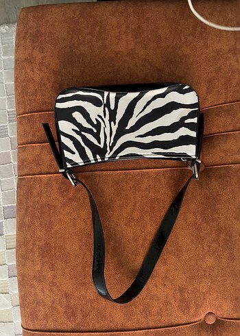 siyah Deri Zebra Desenli Kadın Çanta