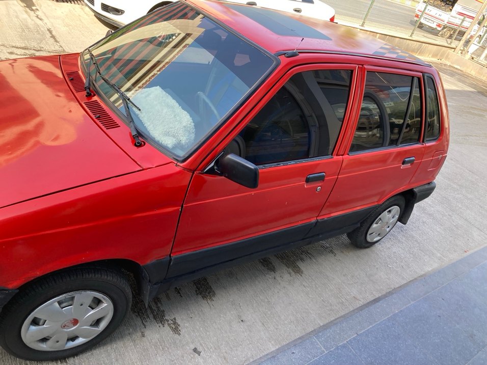 Parlak Kırmızı  Araba - Görsel 4