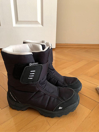 Quechua marka su geçirmez çocuk botu