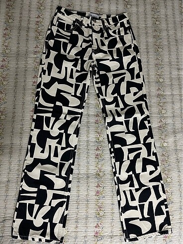 Zara geometrik desenli jean