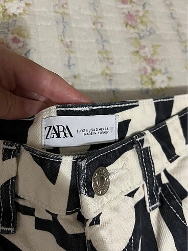 34 Beden Zara geometrik desenli jean