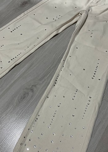 Bershka Beyaz taşlı Kadın Jean - Görsel 4