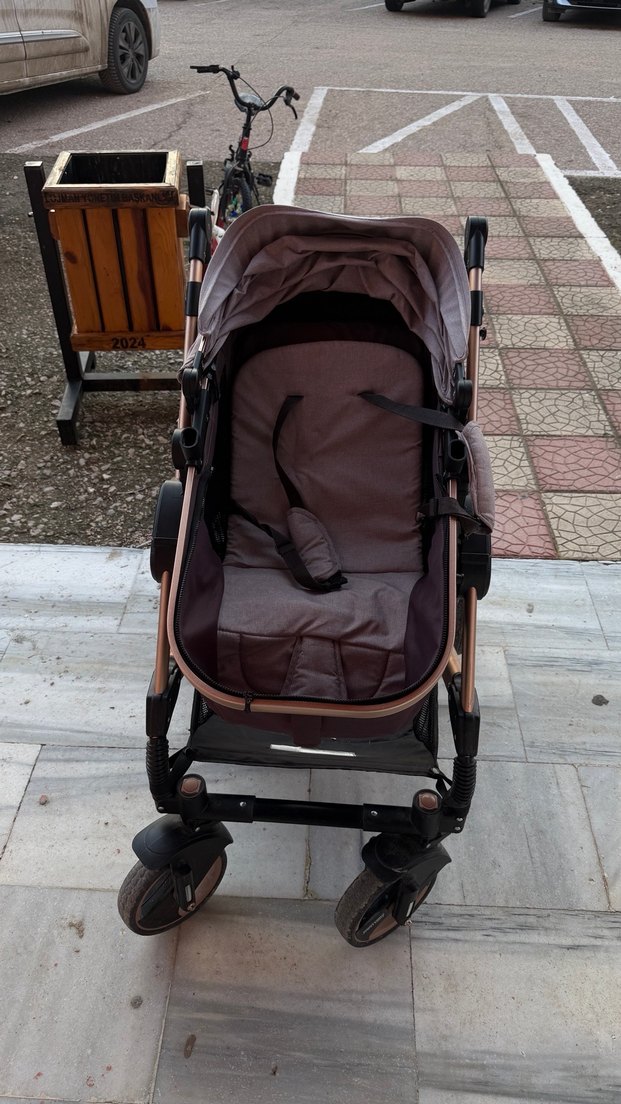 Kahverengi Bebek Arabası ve puset - Görsel 2