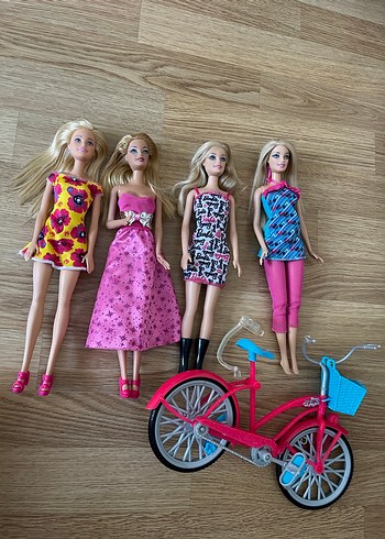 4 adet Barbie Bebek ve Bisiklet Seti
