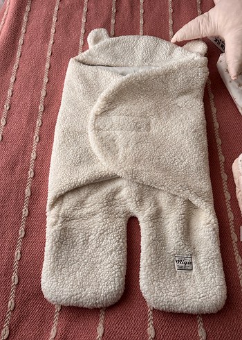 Beyaz Bebek Battaniyesi Kulaklı Kapüşonlu - Görsel 2